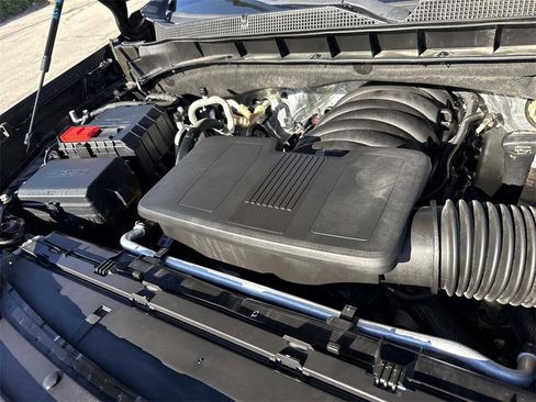 Used 2024 Chevrolet Suburban LT image 28