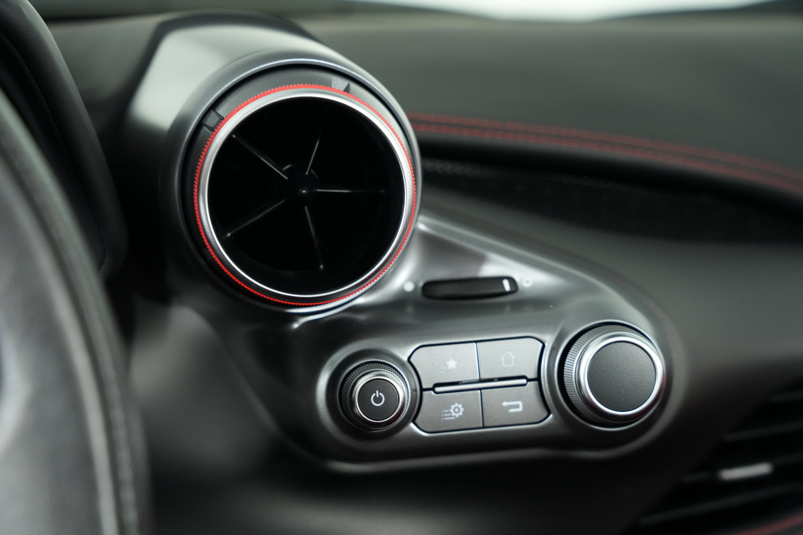 Used 2022 Ferrari F8 Spider RWD image 36