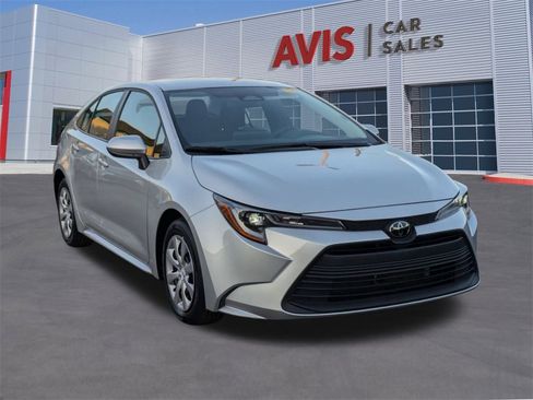 Used 2025 Toyota Corolla LE image 3
