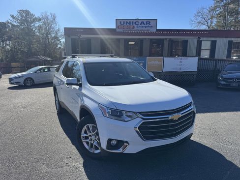 Used 2018 Chevrolet Traverse LT image 1