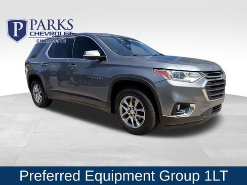 Used 2019 Chevrolet Traverse LT FWD image 1