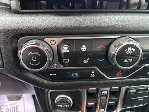 Used 2024 Jeep Wrangler Unlimited AWD/4WD image 25