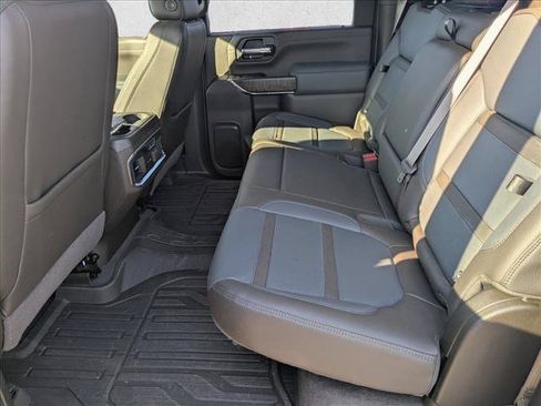 Used 2023 GMC Sierra 2500 Denali w/ Denali Ultimate Package AWD/4WD image 17