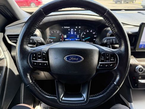 Used 2020 Ford Explorer XLT w/ Equipment Group 202A image 12