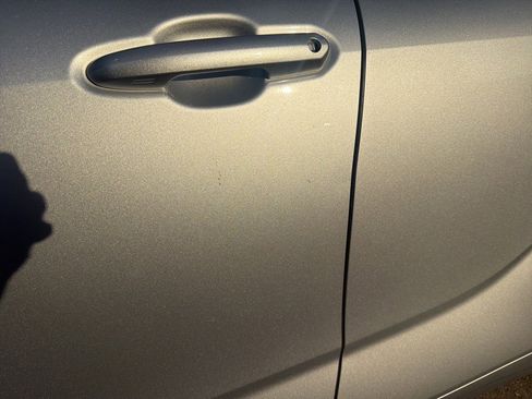 Used 2020 Toyota Highlander XLE image 14