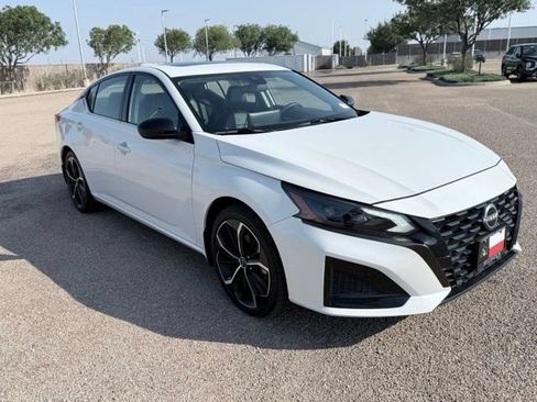 Certified 2024 Nissan Altima 2.5 SR w/ SR Premium Package FWD image 4