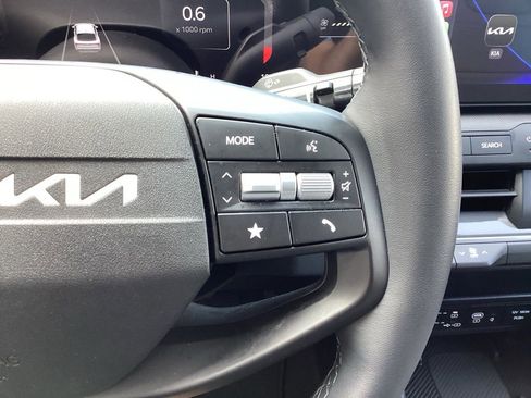 Used 2025 Kia K4 EX image 41