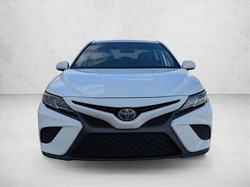 Used 2019 Toyota Camry SE image 2