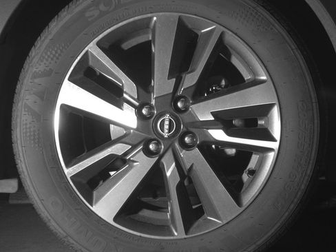 Used 2025 Nissan Versa SV FWD image 13