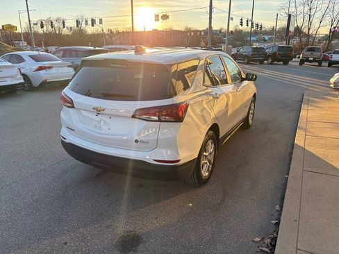 Used 2022 Chevrolet Equinox LS w/ LS Convenience Package image 5