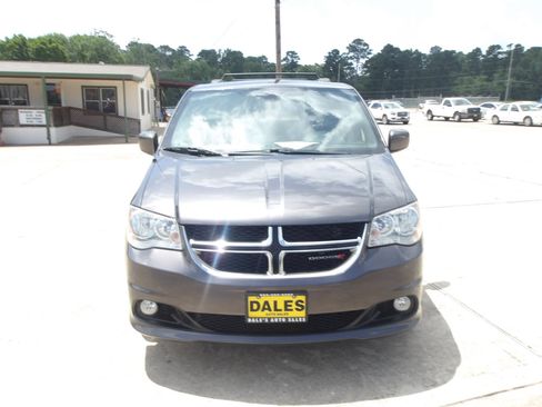 Used 2019 Dodge Grand Caravan SXT image 3