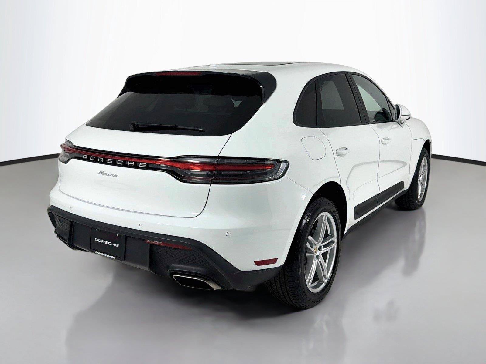 Certified 2023 Porsche Macan AWD/4WD image 28