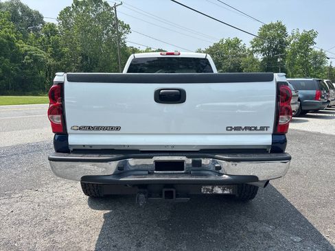 Used 2005 Chevrolet Silverado 2500 LT w/ Heavy-Duty Power Package image 14