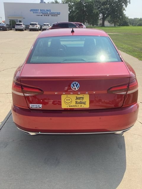 Used 2022 Volkswagen Passat 2.0T FWD image 4