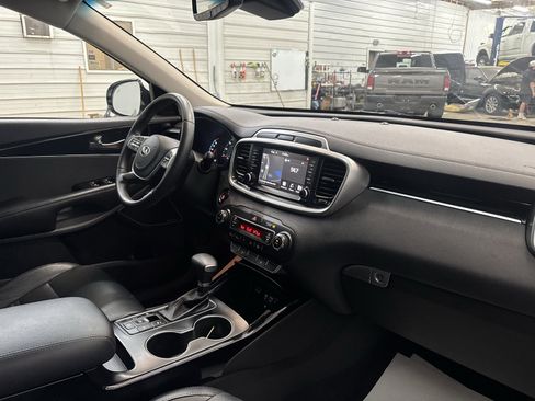 Used 2020 Kia Sorento SX image 31