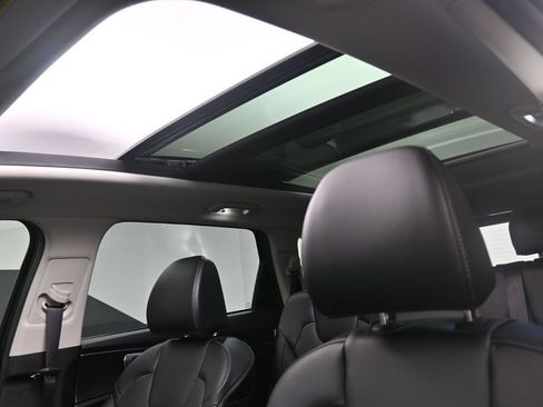 Used 2025 Kia Sorento S w/ Panoramic Sunroof Package FWD image 18