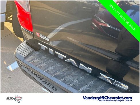 Used 2019 Nissan Titan SL w/ Chrome Package AWD/4WD image 9