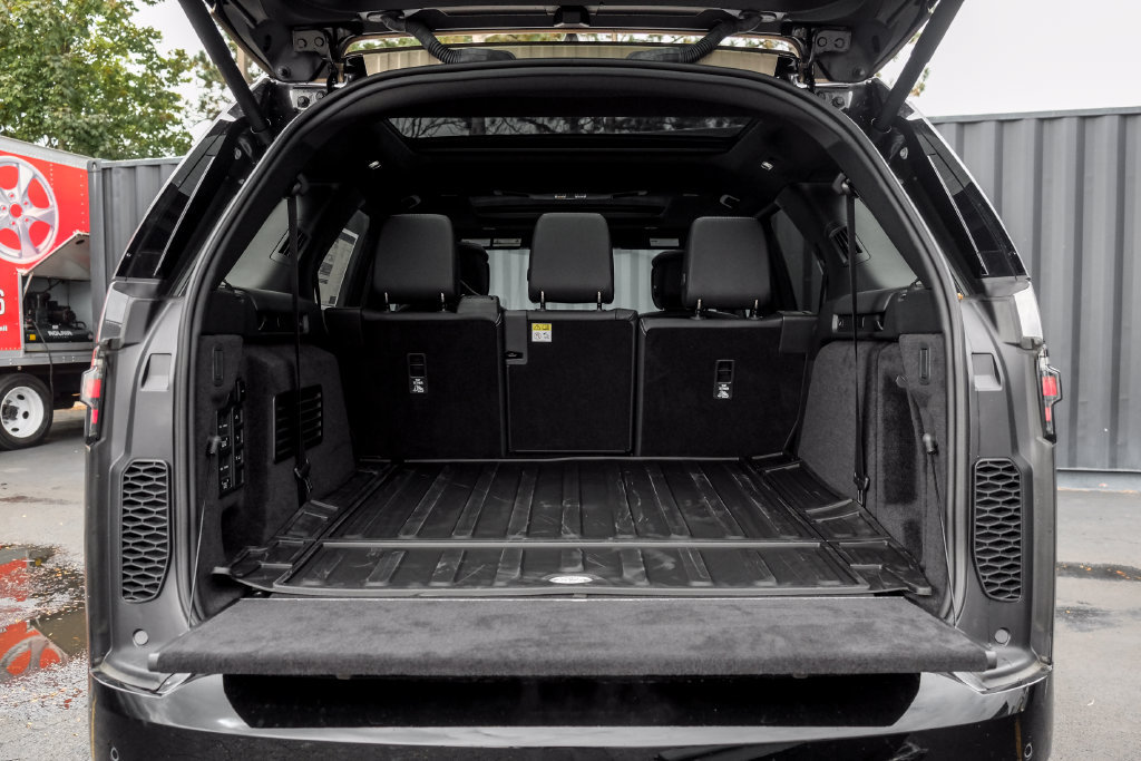 New 2026 Land Rover Discovery Limited Edition AWD/4WD image 8