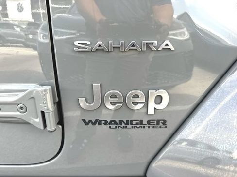 Used 2018 Jeep Wrangler Unlimited Sahara AWD/4WD image 33