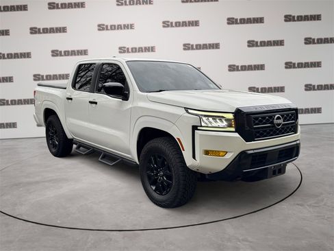 Used 2023 Nissan Frontier SV w/ Midnight Edition Package image 7