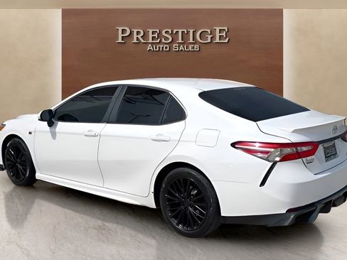 Used 2018 Toyota Camry SE FWD image 15