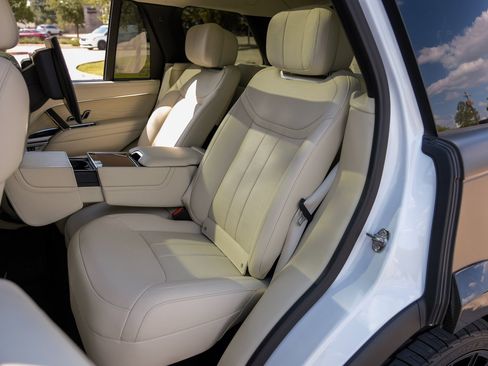 Used 2024 Land Rover Range Rover Autobiography image 36