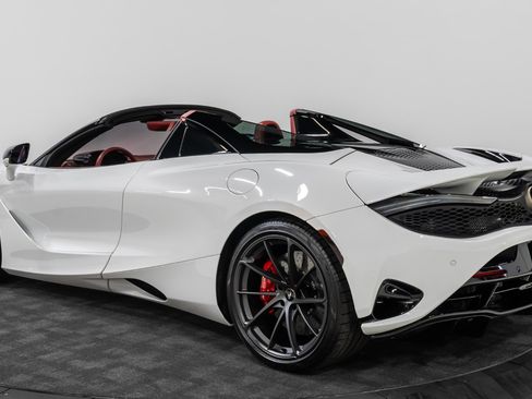 Used 2024 McLaren 750S Spider image 6