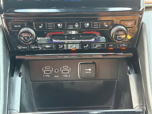 Used 2023 Jeep Grand Cherokee Summit image 13