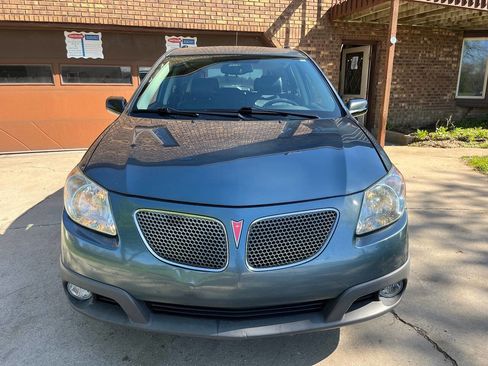 Used 2008 Pontiac Vibe w/ Sun And Sound Package FWD image 2