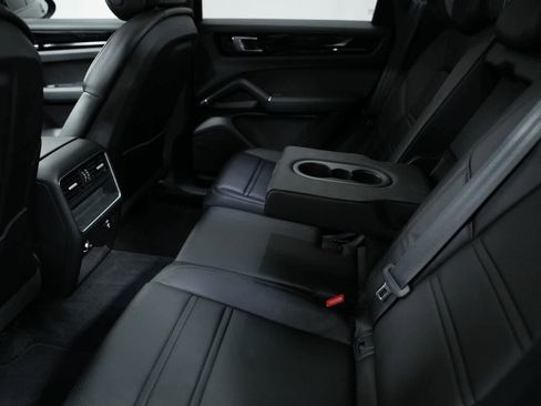 Certified 2023 Porsche Cayenne Platinum Edition w/ Assistance Package image 28