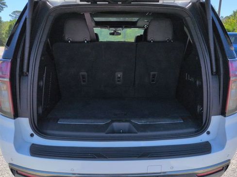 Used 2022 Chevrolet Tahoe Z71 w/ Luxury Package AWD/4WD image 33