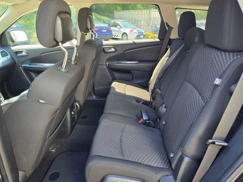 Used 2019 Dodge Journey SE FWD image 10