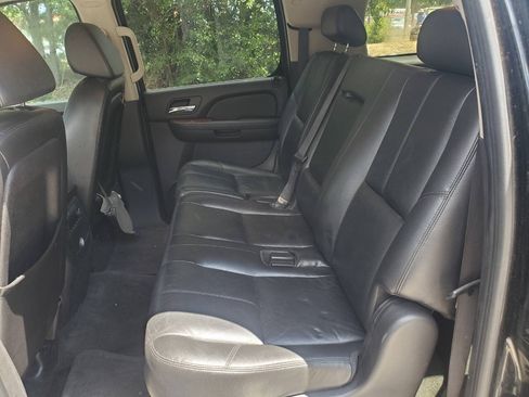 Used 2007 Chevrolet Suburban LT w/ LT Preferred Equipment Group RWD image 14