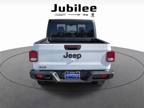 New 2025 Jeep Gladiator Sport image 3