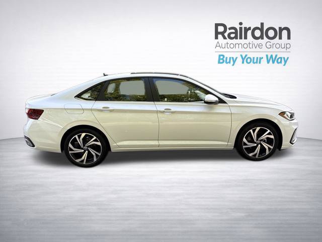 Used 2025 Volkswagen Jetta SEL FWD image 6