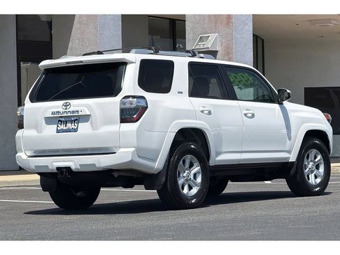 Used 2017 Toyota 4Runner SR5 RWD image 4