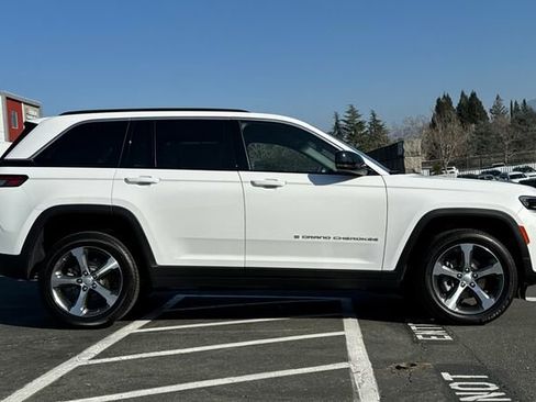 New 2026 Jeep Grand Cherokee Limited image 3