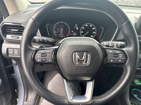 Used 2023 Honda Pilot Touring image 9