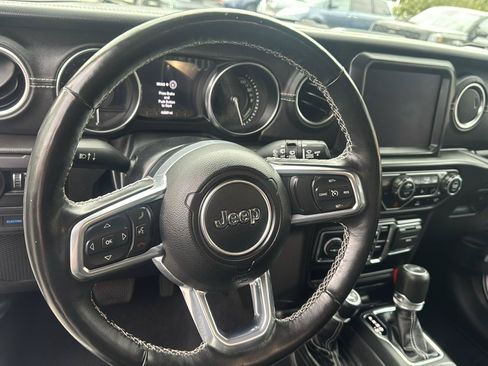 Used 2022 Jeep Wrangler Unlimited Sahara w/ Cold Weather Group AWD/4WD image 28