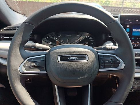 Used 2025 Jeep Compass Limited w/ Sun & Sound Group AWD/4WD image 19