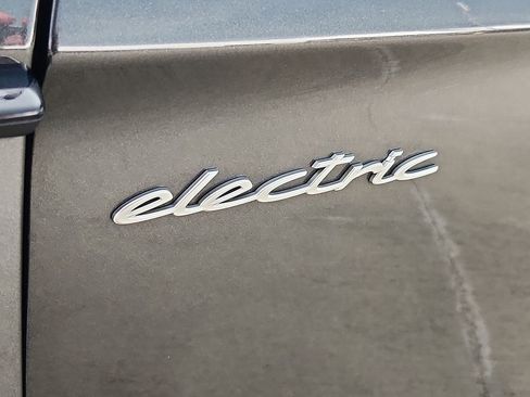 Certified 2025 Porsche Taycan image 29