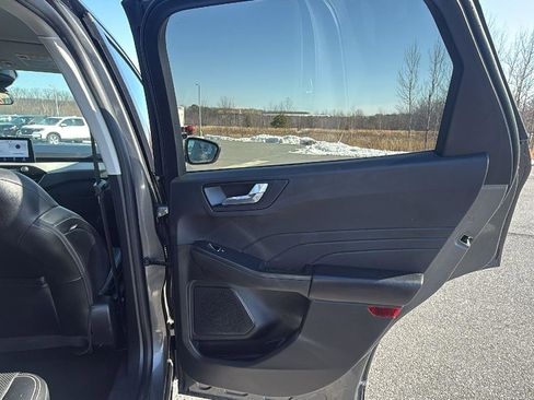 Used 2022 Ford Escape SEL image 19