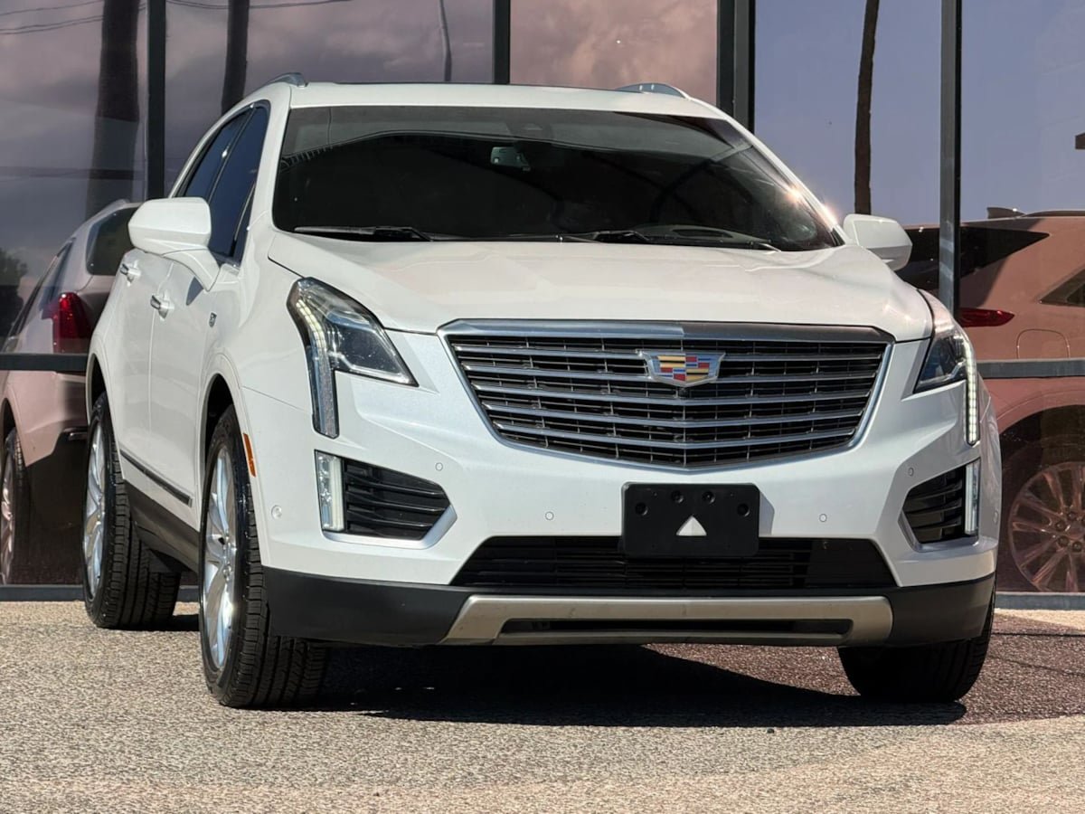 Used 2017 Cadillac XT5 Platinum w/ Driver Assist Package AWD/4WD image 18