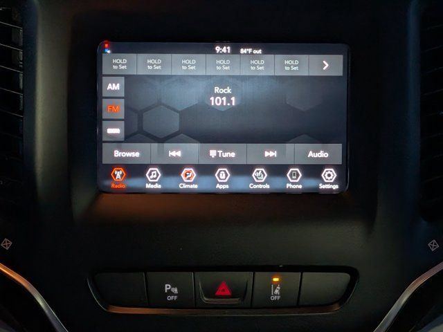 Used 2021 Jeep Cherokee Latitude Plus w/ Sun & Sound Group FWD image 17