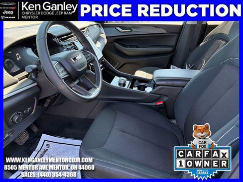 Used 2023 Jeep Grand Cherokee Laredo w/ Luxury Tech Group I AWD/4WD image 18