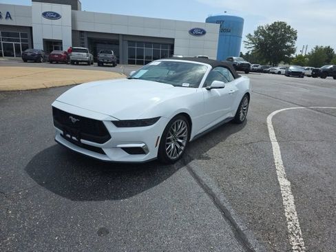 Used 2025 Ford Mustang Premium RWD image 7