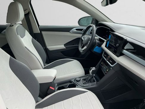 New 2025 Volkswagen Taos SE image 15