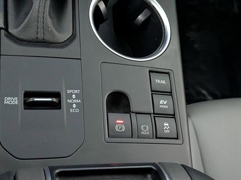 Used 2023 Toyota Highlander Bronze Edition image 37