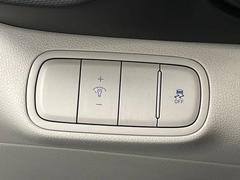 Used 2025 Hyundai Venue SEL image 36