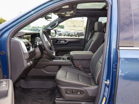 New 2026 GMC Yukon Elevation w/ Elevation Premium Package AWD/4WD image 9